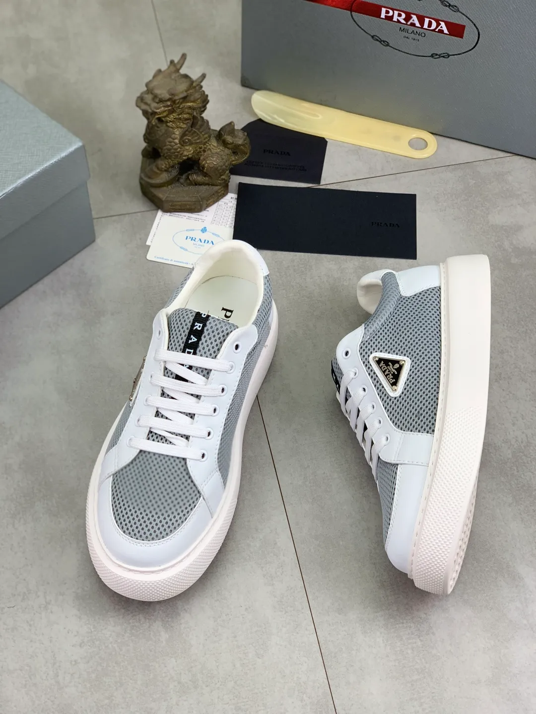 Men's shoes 💰P580💰 [New style] High version official website popular models are on the market, 🆘 Trendy brand (Prada) mainly promotes popular models, avant-garde and versatile fashion men's shoes private version mold opening, cowhide surface splicing 1:1.. Fashionable and simple, original imported cowhide lining cowhide feet; the atmosphere and personality are more fashionable, eye-catching and pursuing class. It will subvert the old idea and be a must-have for fashion trendsetters with you! Must keep it for yourself! Tall and comfortable, large and low, high-end quality workmanship. Size: 38-44 6️⃣colors available.